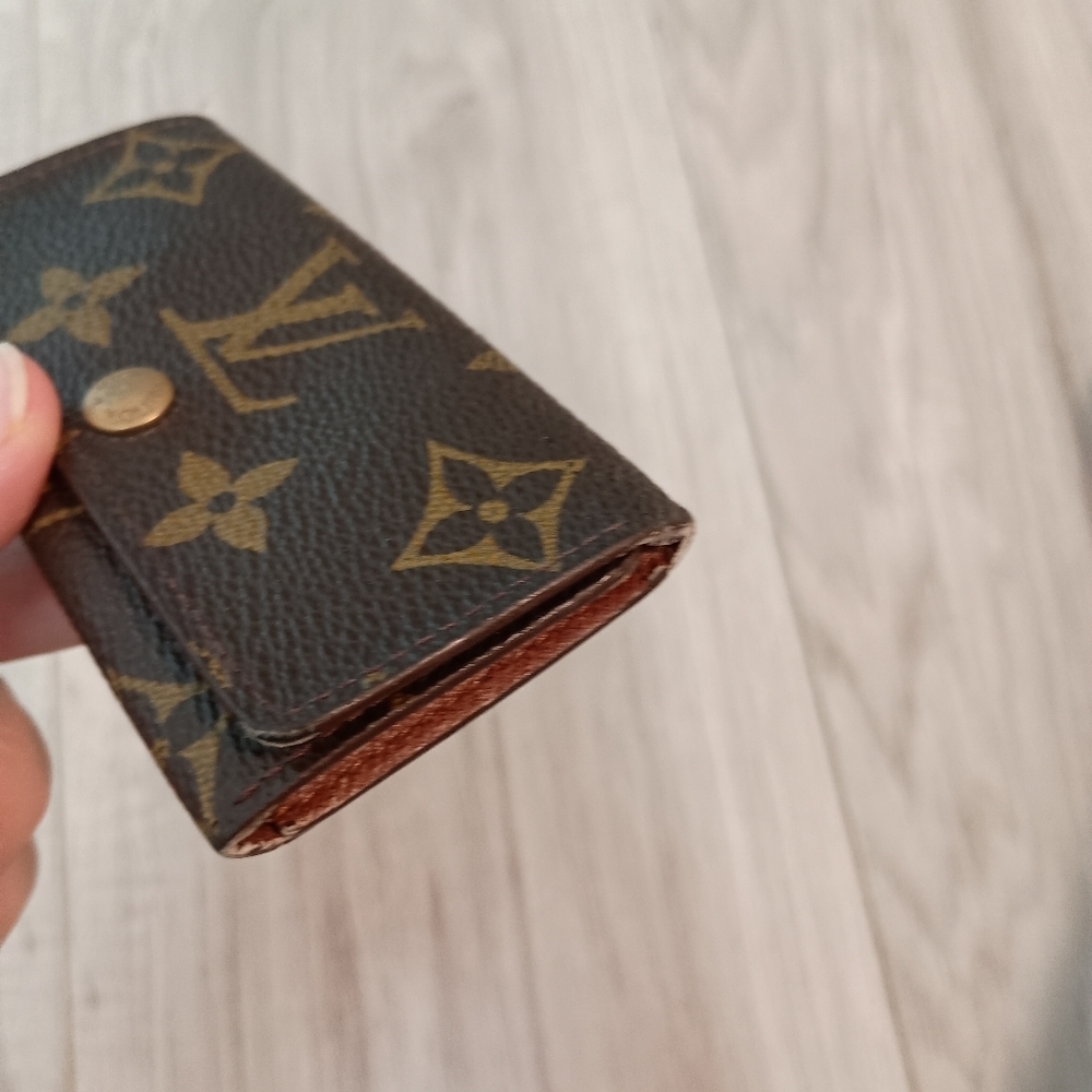 LOUIS VUITTON Monogram Multicles 4 Key Case - Picture 5 of 10